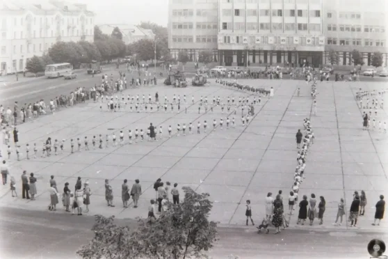 Плошча, Дом быта. “1 чэрвеня, 1983”. З уласных архіваў. Алічбоўка Леў Машкетаў.